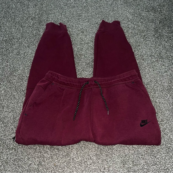 Nike Sportswear Tech Fleece Men’s Burgundy Jogger LARGE - Picture 2 of 5